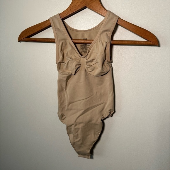 NWOT SKIMS SEAMLESS SCULPT SCOOP NECK THONG BODYSUIT M - Picture 4 of 6